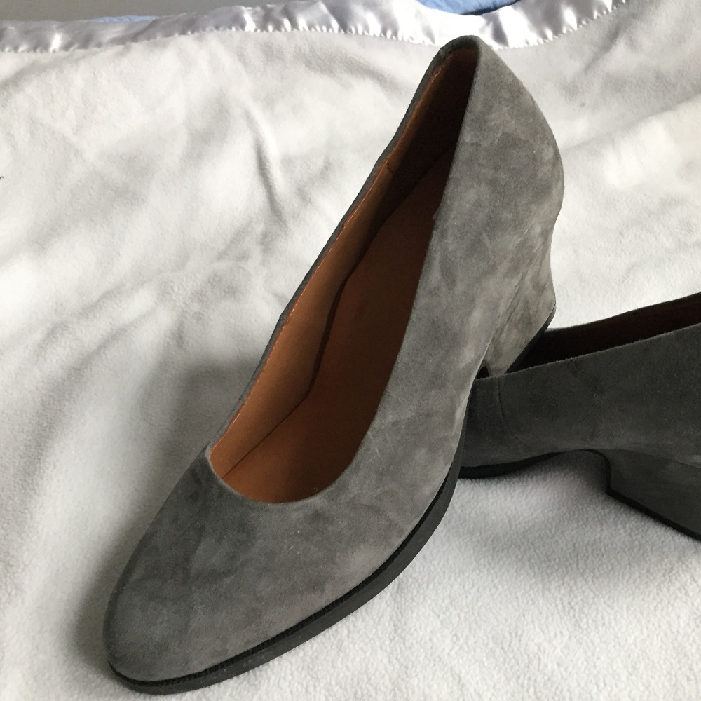 L'Amour Des Pieds Jolanda Gray Suede Pump